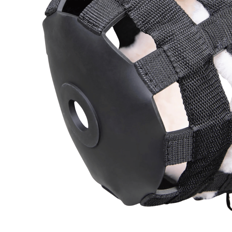 De bodem van het shires graasmasker is van massief rubber.