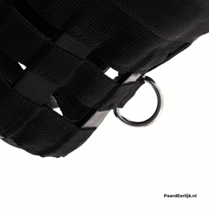 Het Best Friend Deluxe graasmasker Heeft een ring voor een halstertouw.