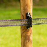 Schriklint in gebruik op de weide: zichtbaar, strak gespannen, duurzaam en veilig.