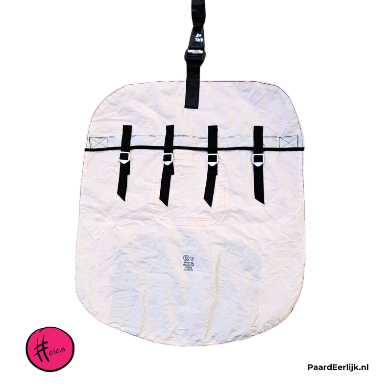 Heica Saggy hayfeeder achterkant